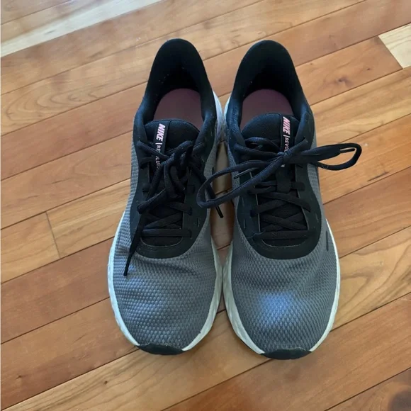 Nike Gray and Pink Athletic Shoes with React Foam Size 10 - Picture 2 of 5